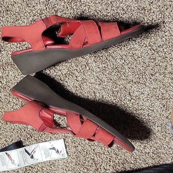 Sandals - Picture 4 of 4